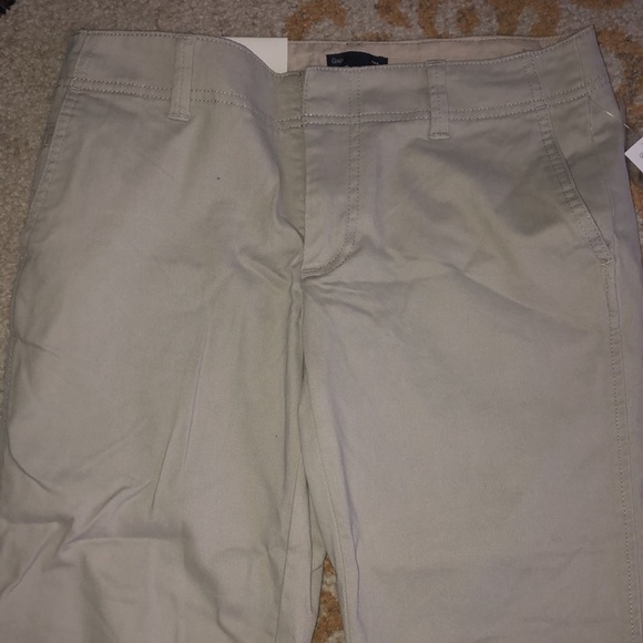 Gap stretch khaki capris - Picture 2 of 5